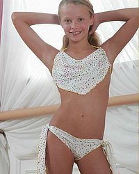 http://img182.imagevenue.com/loc147/th_42823_523_122_147lo.jpg